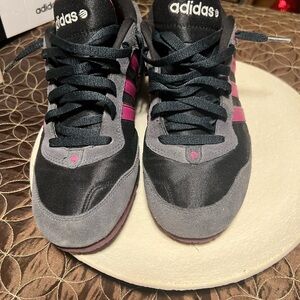Women’s Adidas Black and Pink Sneakers with Athletic Design